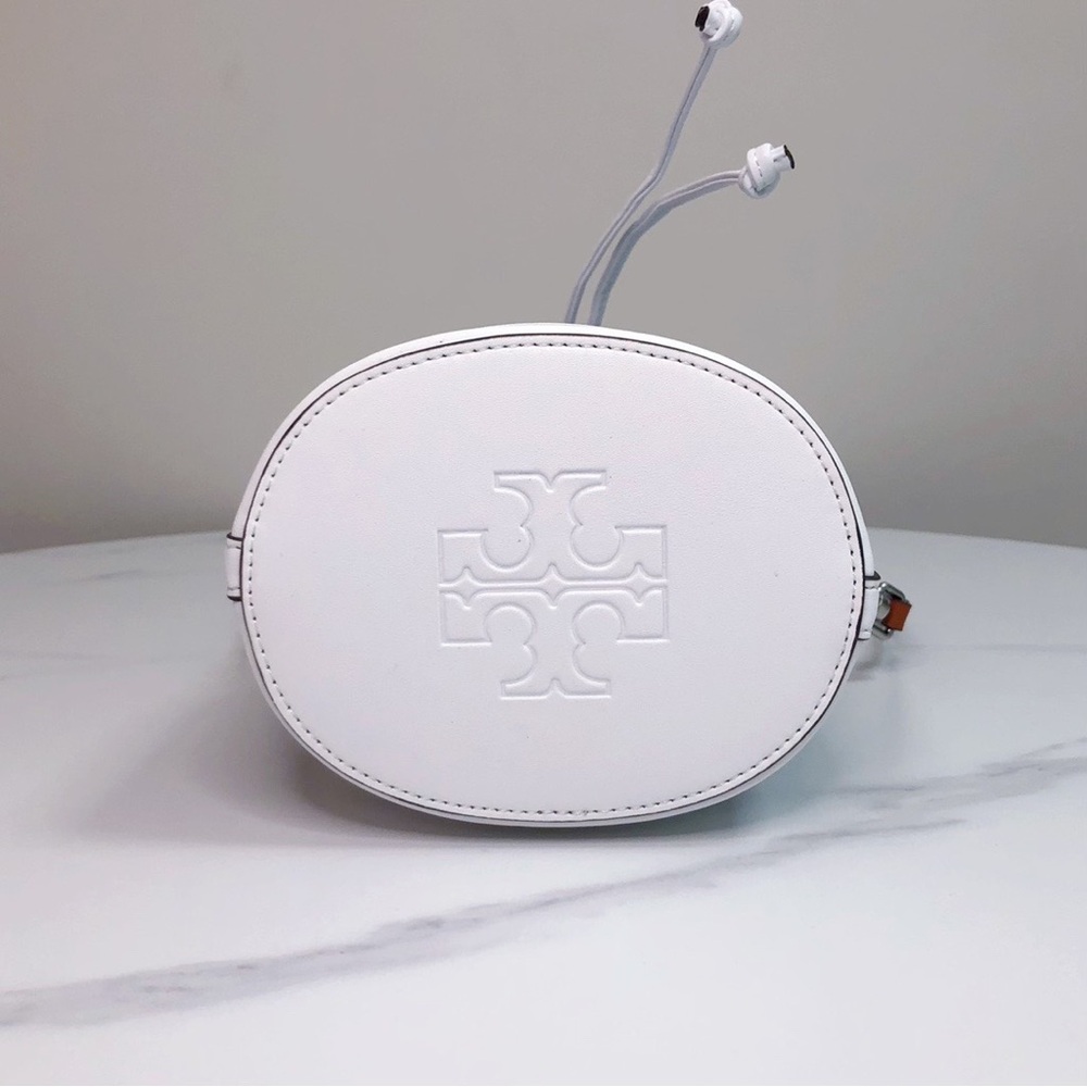 Tory Burch Denim Bucket Bag
Size: 15 * 11.5 * 19 - Picture 7 of 9